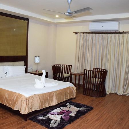 Hotel Grand Palace Jorhāt Екстериор снимка
