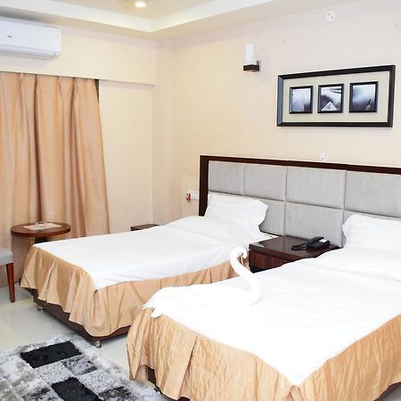Hotel Grand Palace Jorhāt Екстериор снимка