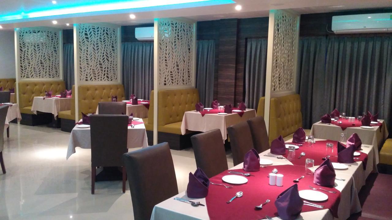Hotel Grand Palace Jorhāt Екстериор снимка
