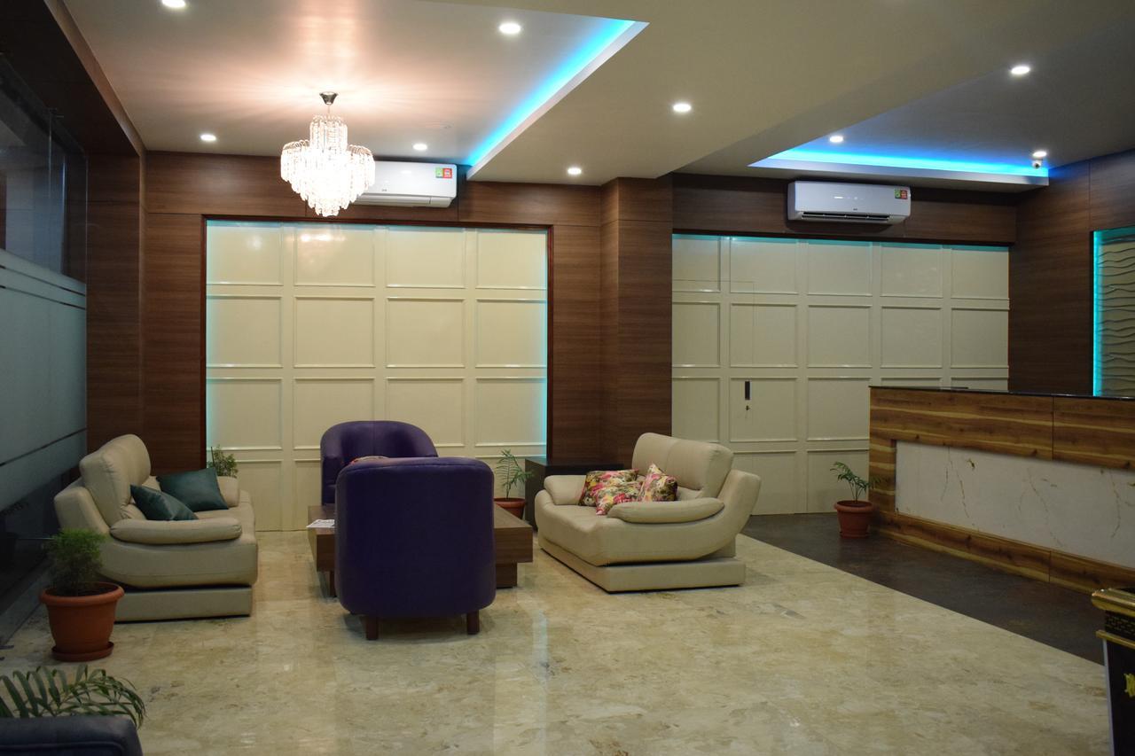 Hotel Grand Palace Jorhāt Екстериор снимка