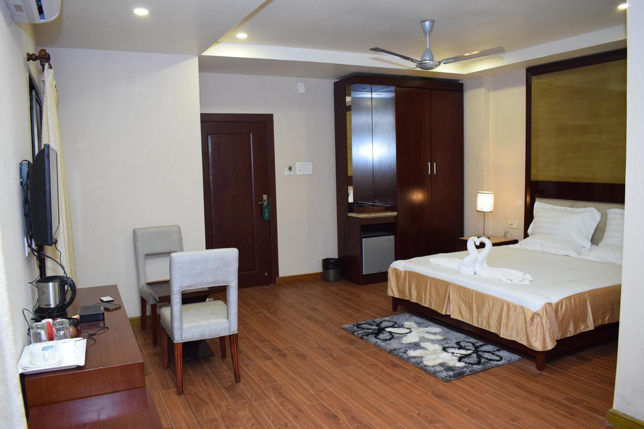 Hotel Grand Palace Jorhāt Екстериор снимка