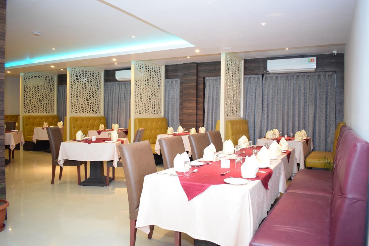 Hotel Grand Palace Jorhāt Екстериор снимка