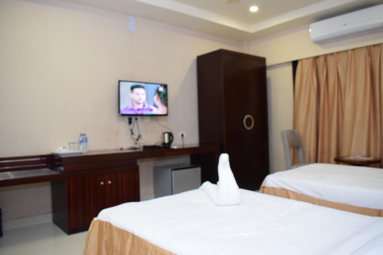 Hotel Grand Palace Jorhāt Екстериор снимка