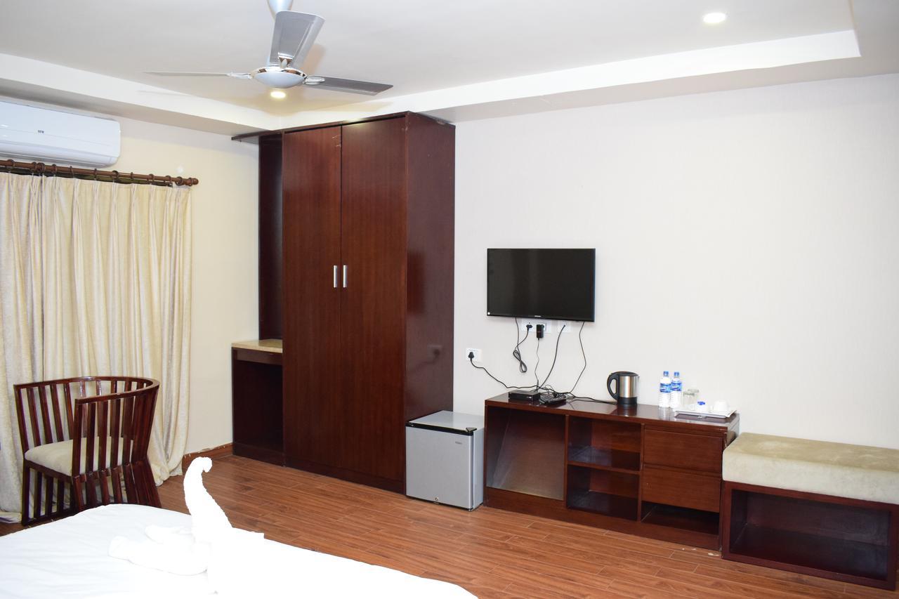 Hotel Grand Palace Jorhāt Екстериор снимка
