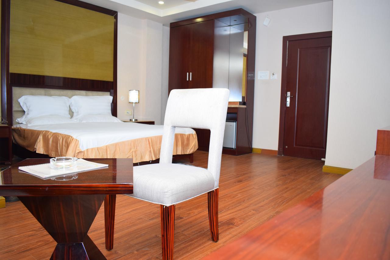 Hotel Grand Palace Jorhāt Екстериор снимка